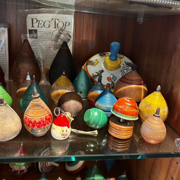 COMING SOON Buyer’s Choice Lot of Wooden & Tin Vintage Antique Toy Tops - Picture 10 of 10